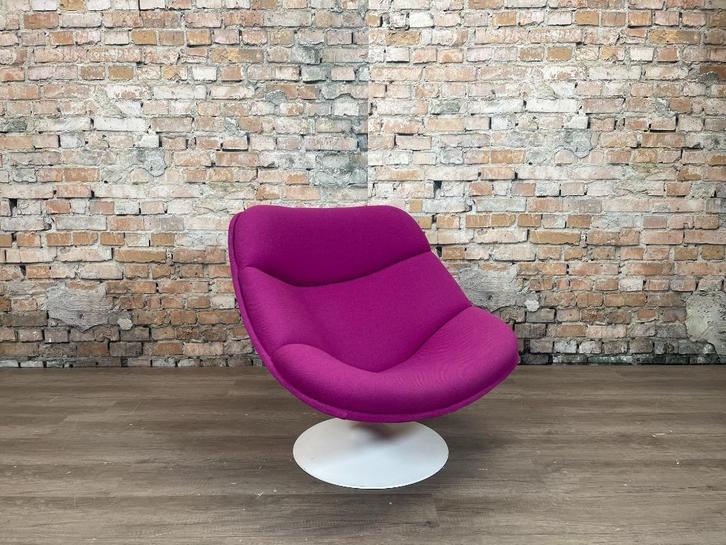 Artifort F557 bij TheReSales, Huis en Inrichting, Fauteuils, Zo goed als nieuw, Metaal, Stof, 75 tot 100 cm, 75 tot 100 cm, Ophalen