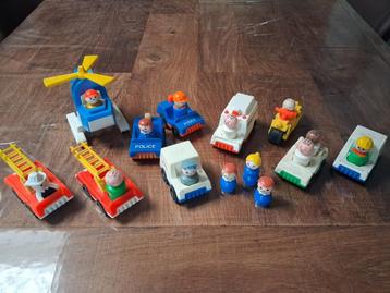 10 vintage Fisher-Price voertuigen met popjes + losse popjes beschikbaar voor biedingen