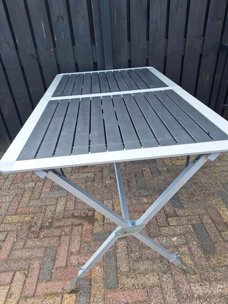Opvouwbare Campingtafel 140x60 cm, Caravans en Kamperen, Kampeeraccessoires, Zo goed als nieuw, Ophalen
