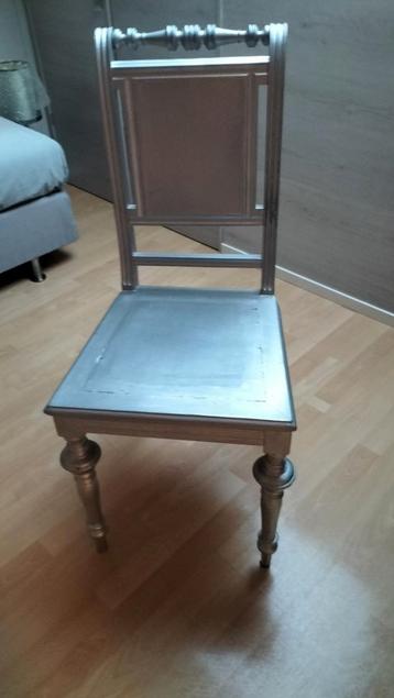 Antieke Stoel.(Hout) beschikbaar voor biedingen