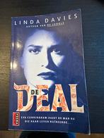 De Deal - Linda Davies, Ophalen of Verzenden, Gelezen, Nederland