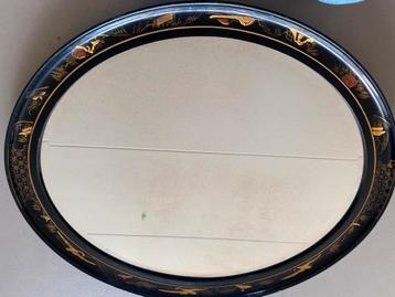 Antieke Chinese Ovale Spiegel met Gouden Decoraties beschikbaar voor biedingen