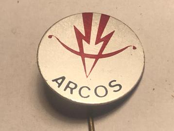 Metalen ARCOS MET PIJL Speld (Rood/Zwart/Aluminiumkleur). beschikbaar voor biedingen