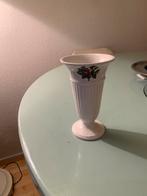 Wedgwood MossRose vaas, Huis en Inrichting, Woonaccessoires | Vazen, Overige kleuren, Aardewerk of Porselein, Nieuw, Ophalen of Verzenden