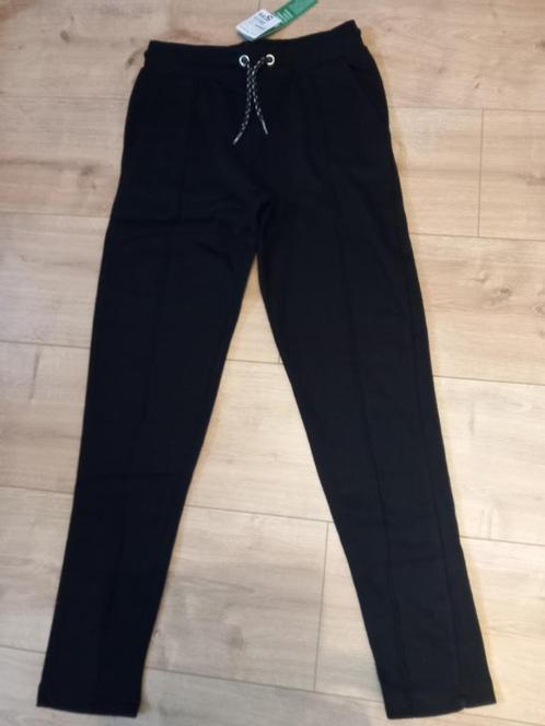 Nieuwe zwarte broek maat 146., Kinderen en Baby's, Kinderkleding | Maat 146, Nieuw, Meisje, Broek, Ophalen of Verzenden