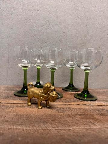 Vintage groene borrelglazen set beschikbaar voor biedingen
