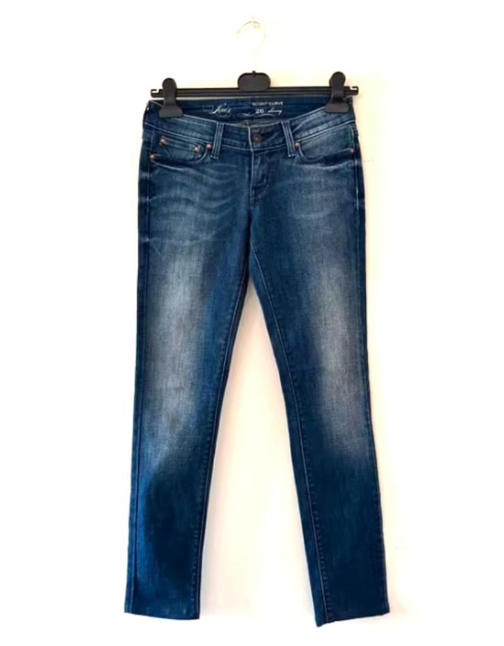 LEVI'S slight curve nieuwstaat blauwe jeans mt 26 CHCS, Kleding | Dames, Spijkerbroeken en Jeans, Zo goed als nieuw, W27 (confectie 34) of kleiner