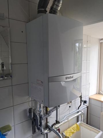Vaillant ecoTec plus VHR 30-34/5-5 met thermostaat. beschikbaar voor biedingen