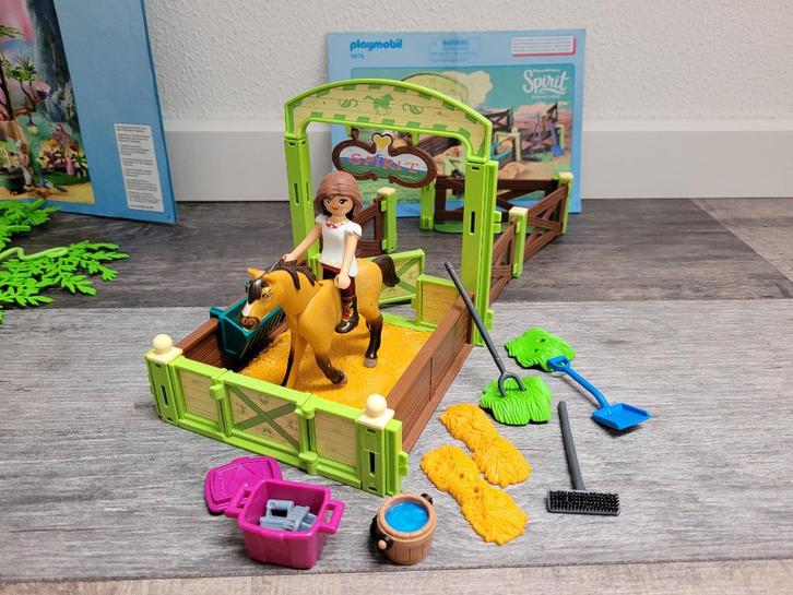 PLAYMOBIL Spirit Lucky & Spirit met paardenbox - 9478, Kinderen en Baby's, Speelgoed | Playmobil, Zo goed als nieuw, Complete set