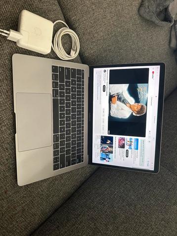 MacBook Pro van eind 2017 zgan incl originele oplader beschikbaar voor biedingen