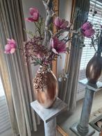 Bronzen vaas met roze bloemen, Ophalen, Zo goed als nieuw