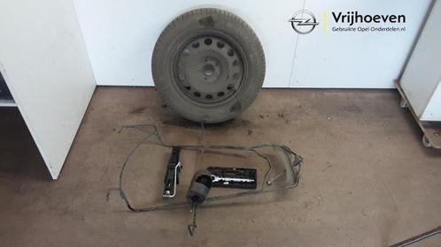 Krikset + reservewiel van een Opel Combo (Combo 18-), Auto-onderdelen, Overige Auto-onderdelen, Opel, Gebruikt, 3 maanden garantie