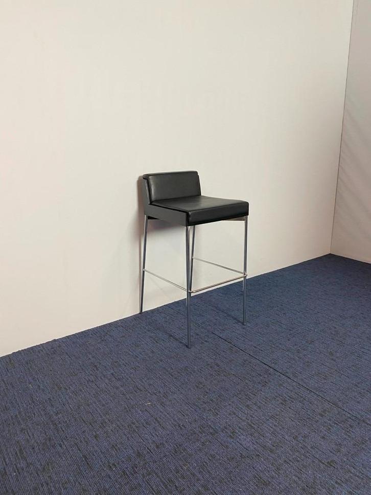 10 x Design barkruk Ahrend, zwart leder, chroom frame, Huis en Inrichting, Barkrukken, Gebruikt, 60 tot 90 cm, Hout, Leer, 5 krukken of meer