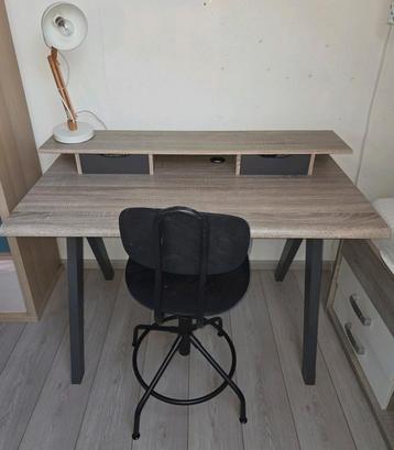 Bureau kinderbureau kinderkamer nieuwstaat beschikbaar voor biedingen