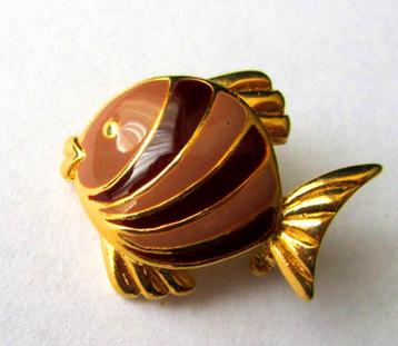 prachtige vintage emaille vis broche verguld beschikbaar voor biedingen