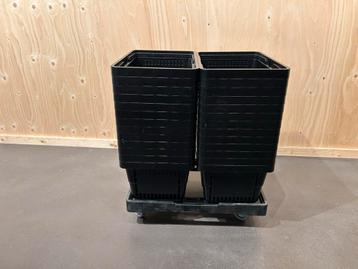 Winkelmandjes 26 inclusief houder op wielen. beschikbaar voor biedingen