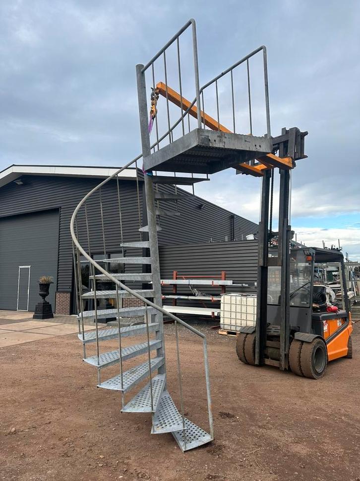 Gegalvaniseerde wenteltrap bordestrap steektrap trappen, Doe-het-zelf en Verbouw, Steigers, Zo goed als nieuw, Overige typen, 5 meter of hoger