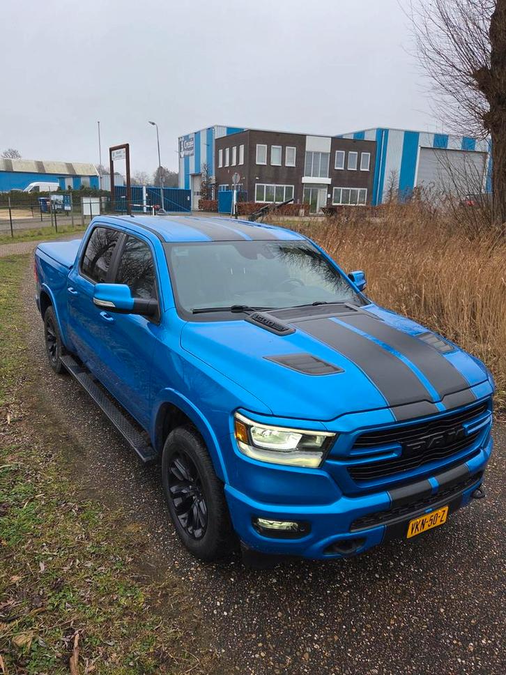Dodge RAM 1500 Laramie 2021 4x4 crew cab LPG v8 Hemi, Auto's, Dodge, Particulier, RAM 1500, 4x4, ABS, Achteruitrijcamera, Adaptieve lichten