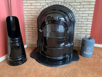 Antieke Tarakan oliekachel - Prachtige Blikvanger! beschikbaar voor biedingen