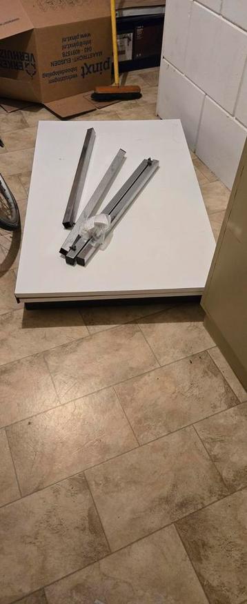 Zware Uitschuifbare tafel + 4 Klapstoelen beschikbaar voor biedingen