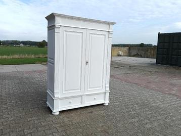 Fraaie geheel demontabele kast met planken etc.. beschikbaar voor biedingen