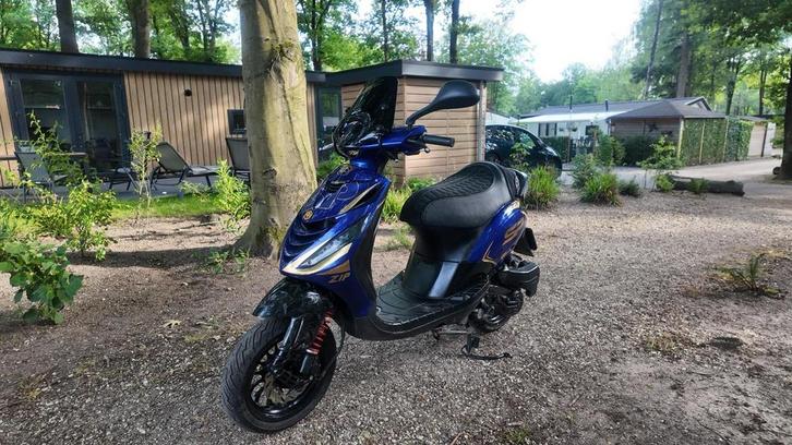 Piaggio zip, Fietsen en Brommers, Scooters | Piaggio, Zo goed als nieuw, Zip, Ophalen