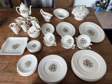 Wedgwood conway servies compleet beschikbaar voor biedingen