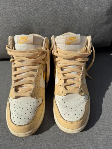 Nike dunk beschikbaar voor biedingen
