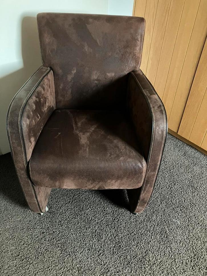 Bruine eetkamerstoelen met wieltjes, Huis en Inrichting, Stoelen, Gebruikt, Vijf, Zes of meer stoelen, Stof, Bruin, Ophalen of Verzenden