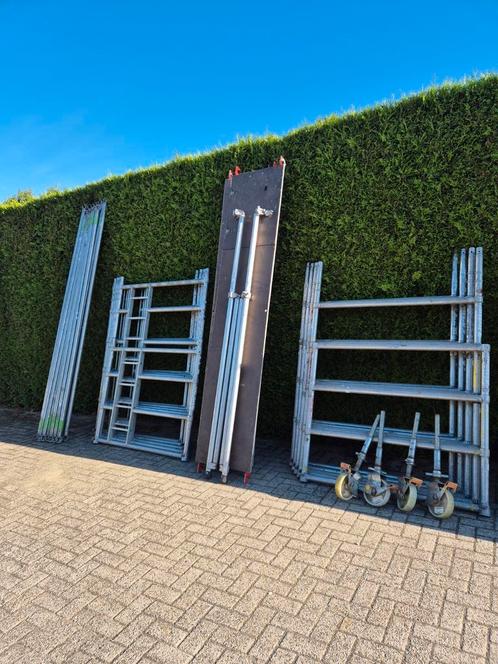 Mooi aluminium rolsteiger 10.20 werkhoogte, Doe-het-zelf en Verbouw, Steigers, Gebruikt, Rolsteiger of Kamersteiger, 5 meter of hoger