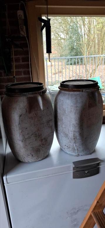 Tekoop: 2x voerton 70L met deksel en klemring  beschikbaar voor biedingen