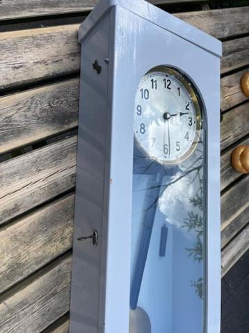 Te Koop Moederklok plus een nevenuurwerk beschikbaar voor biedingen
