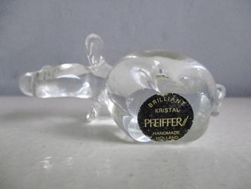 Vintage glazen beeldje van een olifant Pfeiffer Holland glas beschikbaar voor biedingen
