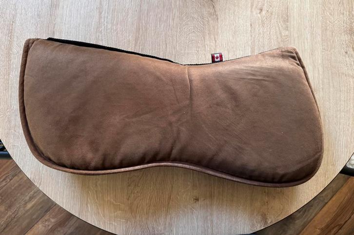 Ogilvy zadelonderlegger spring bruin | zadelpad | halfpad, Dieren en Toebehoren, Paarden en Pony's | Dekens en Dekjes, Zo goed als nieuw