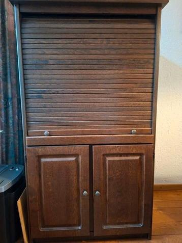 Mooie computermeubel in goede staat beschikbaar voor biedingen