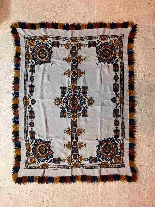 Tafelkleed jaren '70 geborduurd linnen 155/113, Huis en Inrichting, Tafelkleden, Gebruikt, Rechthoek, Ophalen of Verzenden