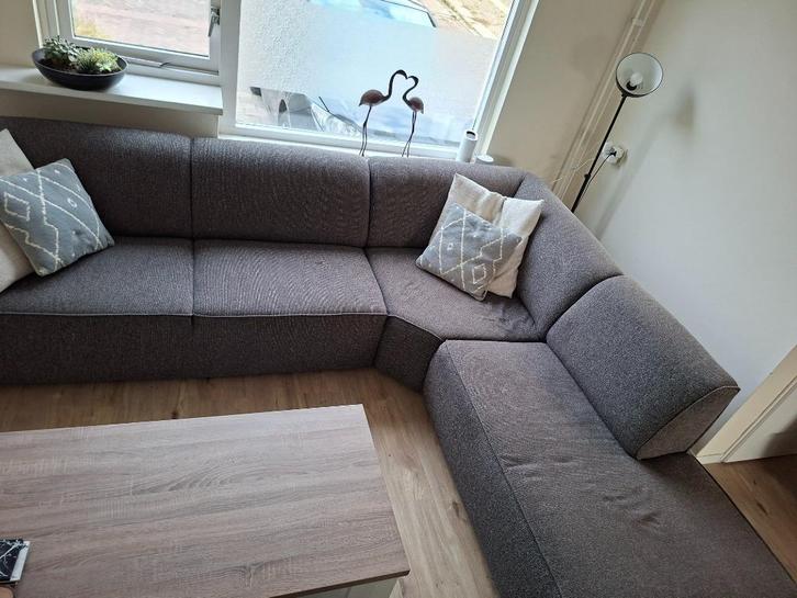 Hoekbank met lounge sectie, Huis en Inrichting, Banken | Bankstellen, Zo goed als nieuw, Hoekbank, Vierpersoons of meer, 300 cm of meer