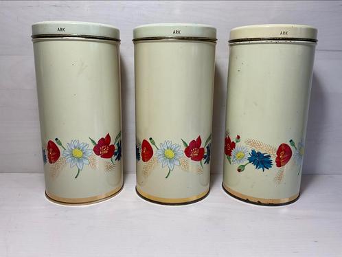 Drie Ark beschuitblikken roomkleur, versierd met bloemen, Verzamelen, Blikken, Ophalen of Verzenden