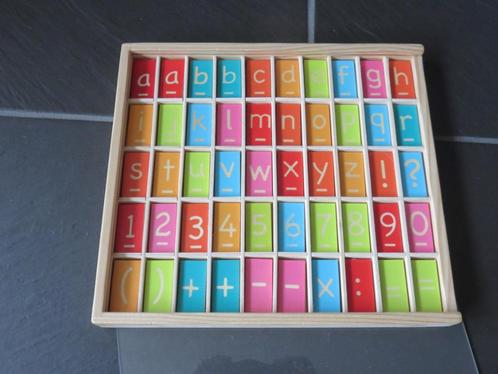 Houten letterbak met letter blokjes alfabet en cijferreeks., Kinderen en Baby's, Speelgoed | Educatief en Creatief, Zo goed als nieuw