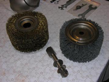 2 Borstels messing + schmilon 150 mm x H. 85 mm, asgat 16 mm beschikbaar voor biedingen