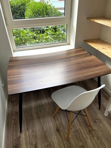 Bureau van de Casa inclusief kuipstoel beschikbaar voor biedingen