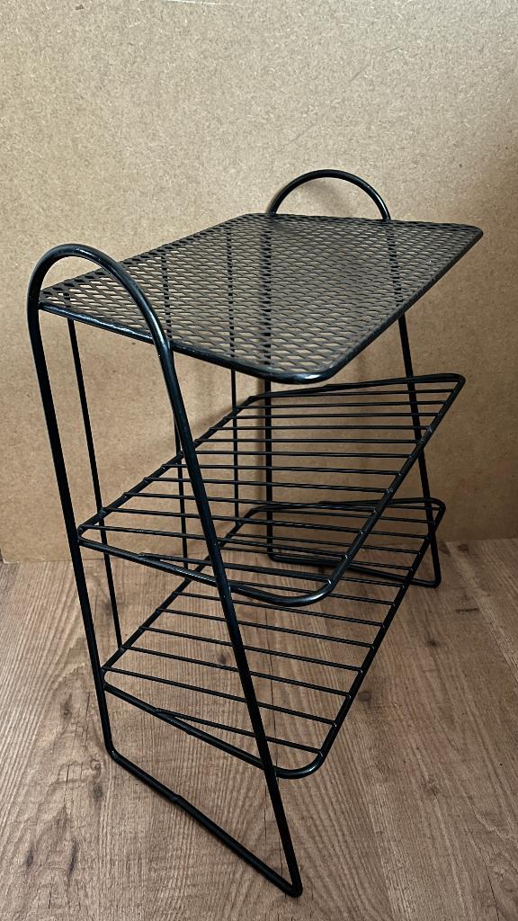 Vintage retro zwart tijdschriften rek etagère van metaal, Huis en Inrichting, Woonaccessoires | Krantenbakken en Lectuurbakken