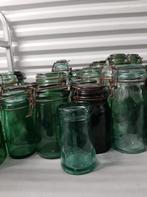 Diverse antieke groene glazen potten, Ophalen