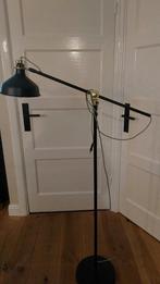 Te koop mooie staande zwarte lamp, Huis en Inrichting, Lampen | Vloerlampen, Ophalen of Verzenden, Zo goed als nieuw, 150 tot 200 cm