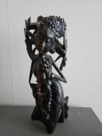 Indonesisch beeld vrouw met lotusbloem, Ophalen