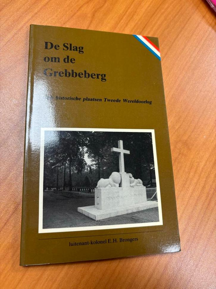 De Slag om de Grebbeberg - Brongers, Boeken, Oorlog en Militair, Gelezen, Landmacht, Tweede Wereldoorlog, Ophalen of Verzenden
