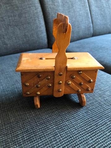 Vintage Houten spaarpotje beschikbaar voor biedingen