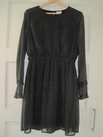 Zwart met witte stippen. Gevoerd. Merk Vila. Lengte 90 cm., Maat 38/40 (M), Zwart, Vila, Ophalen of Verzenden