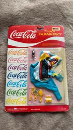 Coca Cola pyjama party Barbie 1986, Verzamelen, Ophalen, Gebruikt, Kleertjes