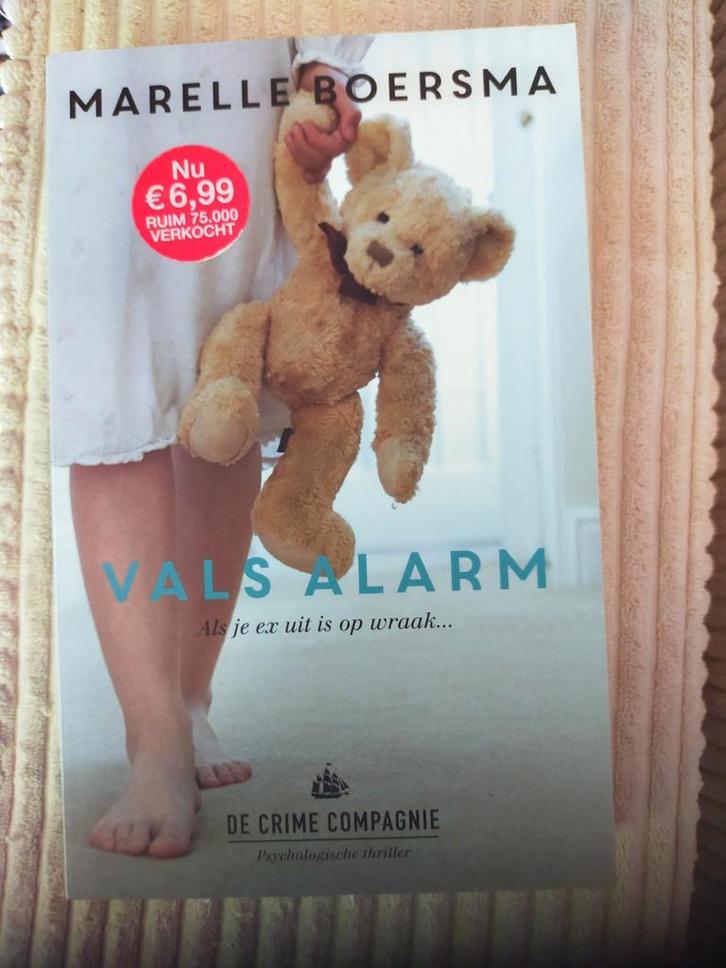 Marelle Boersma - Vals Alarm, Boeken, Thrillers, Zo goed als nieuw, Nederland, Ophalen of Verzenden